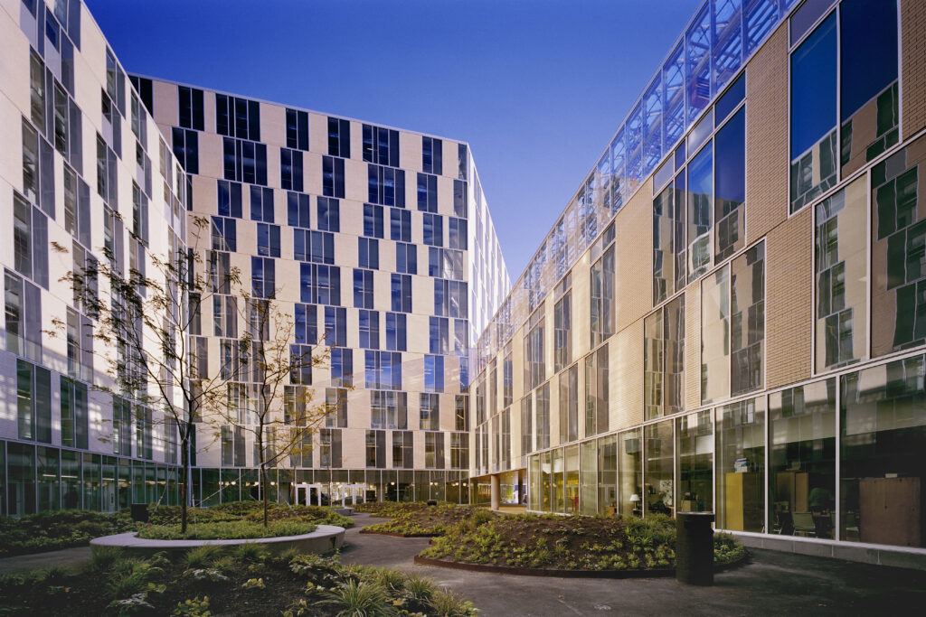 Cour intérieur du Complexe des sciences Pierre-Dansereau